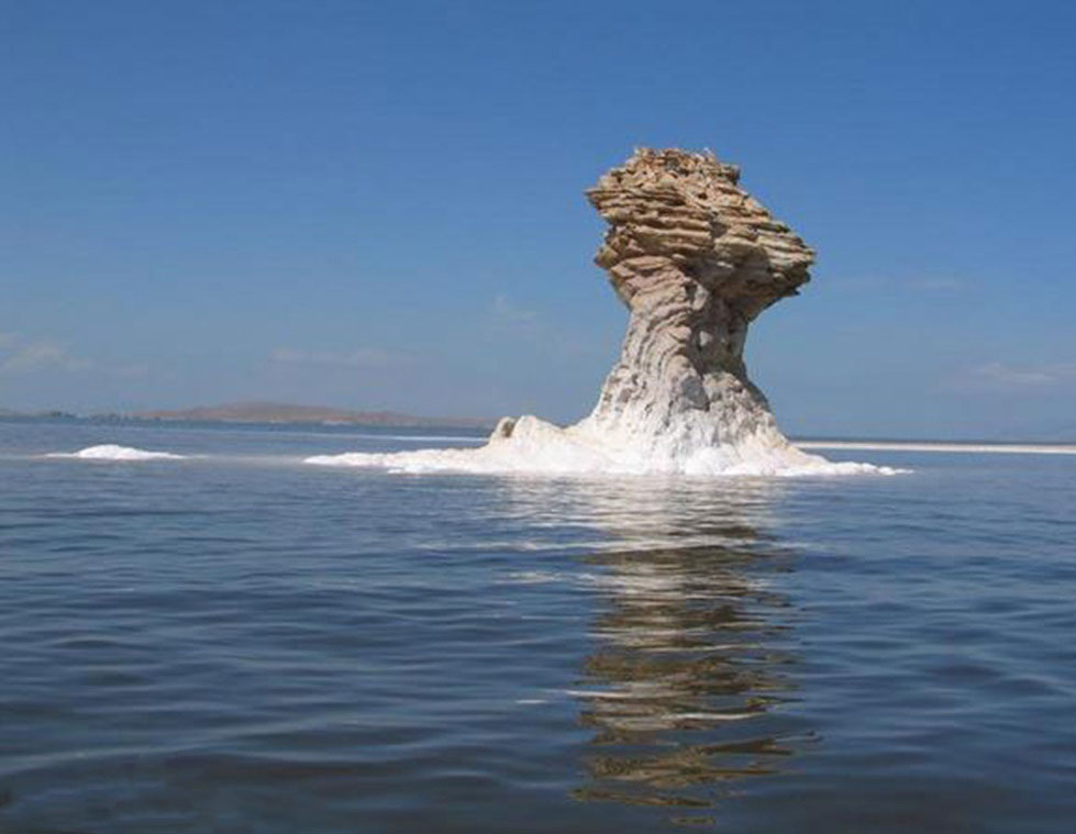 دریاچه ارومیه بایستی سهم آب خود را از سدهای آبی بگیرد