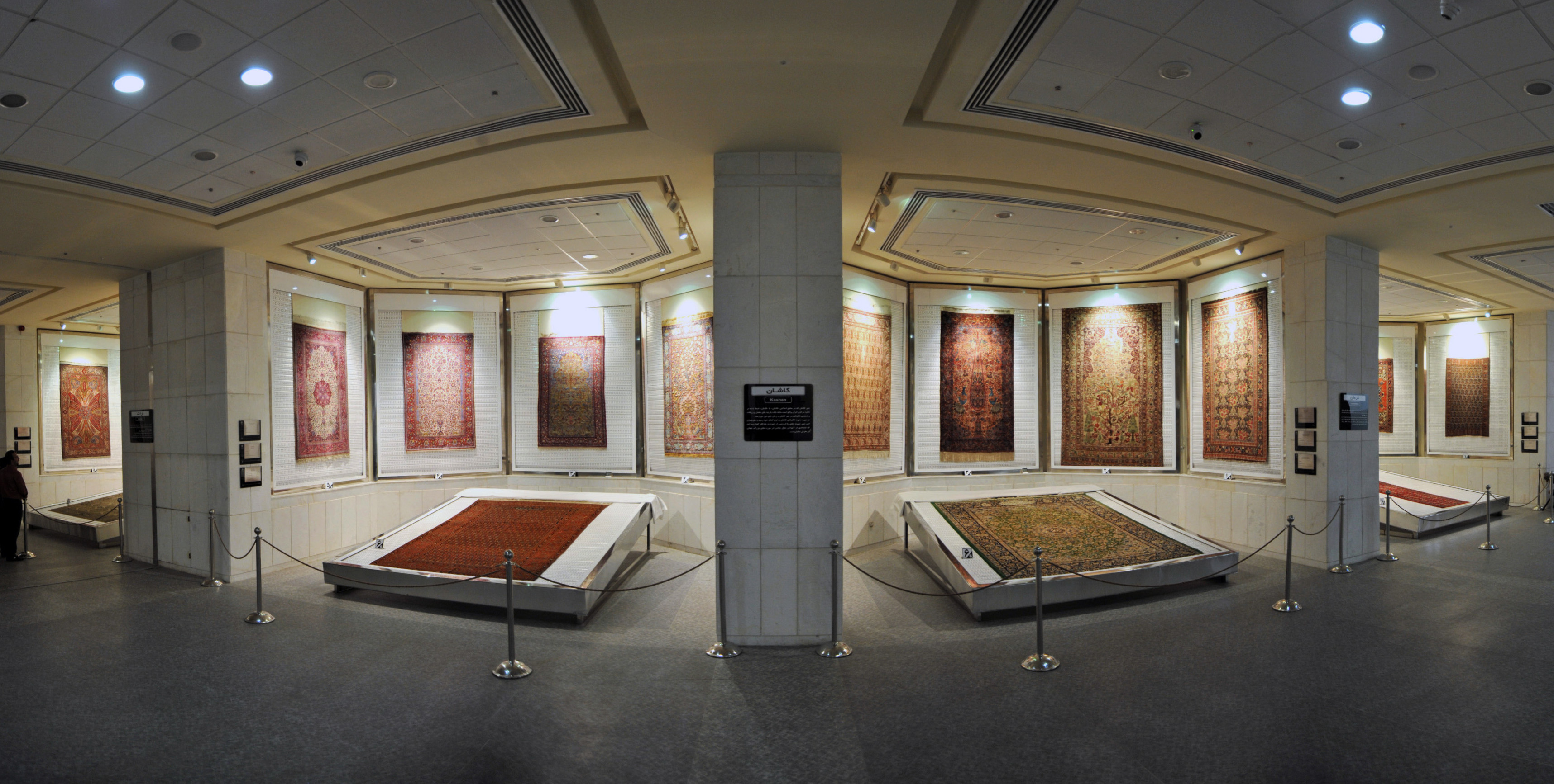 فرش‌های موزه فرش ایران تعویض می‌شود