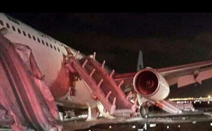 هواپیما با کابل برق برخورد کرد/22 نفر راهی بیمارستان شدند