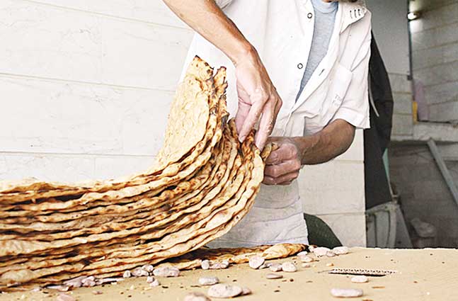 توزیع نان رایگان در ۳۱۳ نانوایی حاشیه شهر مشهد