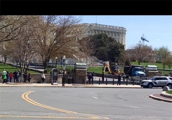 خودکشی مرد آمریکایی در نزدیکی ساختمان کنگره آمریکا