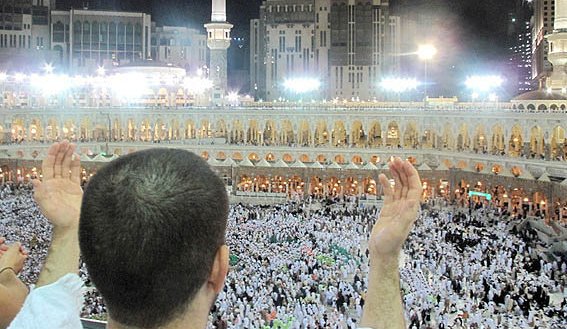  وقتی آبرو و دین انسان حفظ نشود  فقه عمره را جایز نمی داند/حرمت مومن از کعبه بالاتر است/سیاست نظام اسلامی حفظ عزت مسلمین است