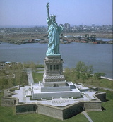 تهدید به بمب‌گذاری مجسمه آزادی آمریکا


