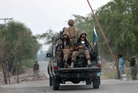 
کشته شدن 5 شبه‌نظامی به دنبال حمله به نیروهای پلیس در شهر کراچی