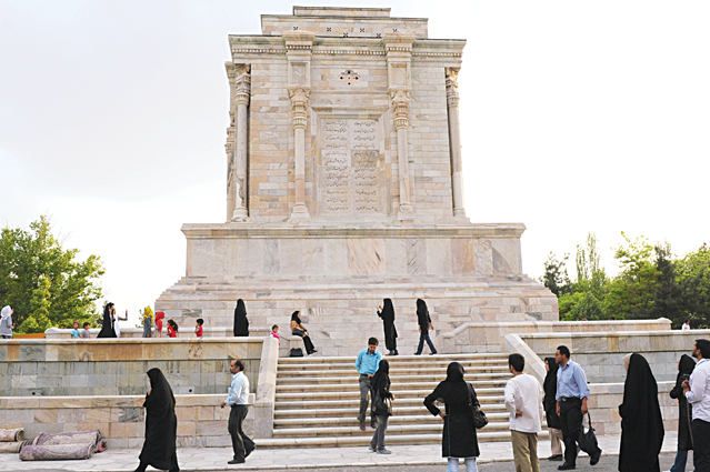  آسمان مفاخر خراسان پرستاره است