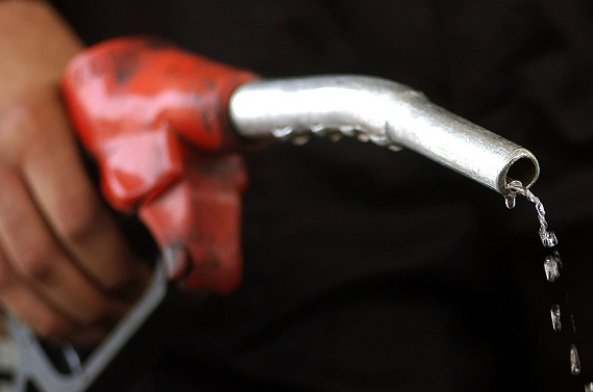 آغاز نشست ویژه بنزینی در دولت/ بنزین چقدر گران می‌شود؟
