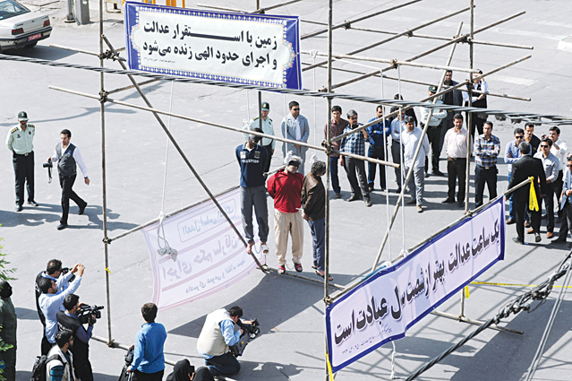 سارقان مسلح طلافروشی‌های مشهد به دار مجازات آویخته شدند