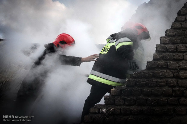 ۱۳۷ زائر گرفتار در میان شعله های آتش و دود در مشهد نجات یافتند