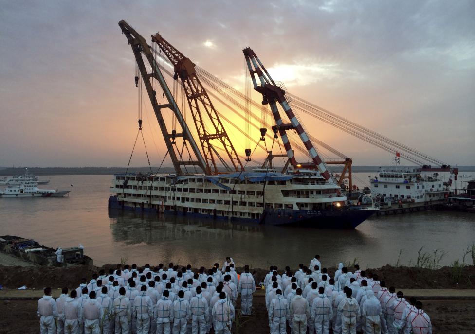 تصاویری از واژگونی کشتی ایسترن استار در چین