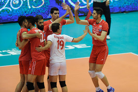 سرمربی تیم والیبال آمریکا:نه من نه بازیکنانم چنین جوی را تجربه نکرده بودیم/اظهارنظر بازیکنان ایران پس از پیروزی
