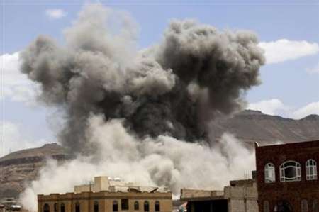 انفجار خودروی بمب گذاری شده در یمن 