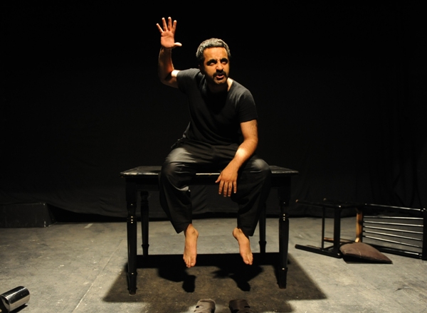 "آش سرخ پشت پا"اولین تئاتر مونولوگ  در مشهد