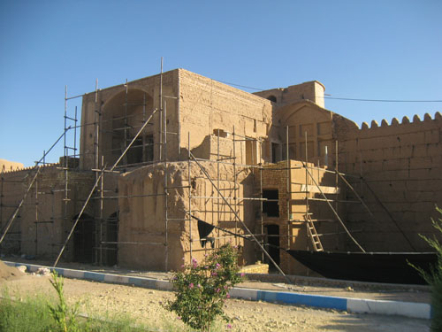 قلعه تاريخي رحمت آباد یزد مرمت شد