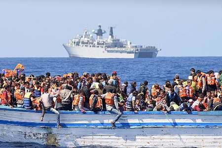 نیروهای ایتالیا برای کمک به سه هزار پناهجو به دریا اعزام شدند