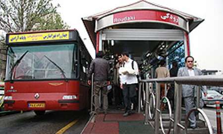برخورد اتوبوس تندرو با عابر پیاده در تهران/حال مصدوم وخیم است