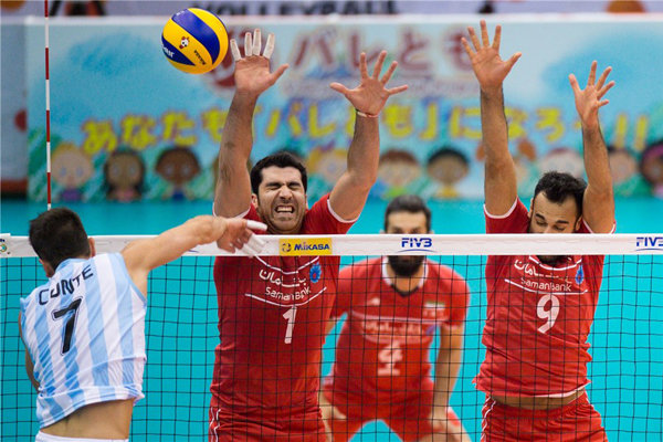 باخت ایران برابر آرژانتین/ ولاسکو به کواچ درس والیبال داد