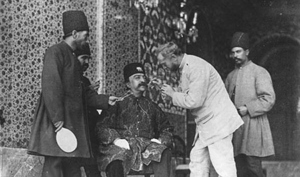 تملق و چاپلوسی  با چاشنی تحقیر دیگران