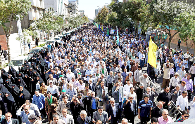 راهپیمایی نمازگزاران مشهد  در اعتراض به حادثه منا