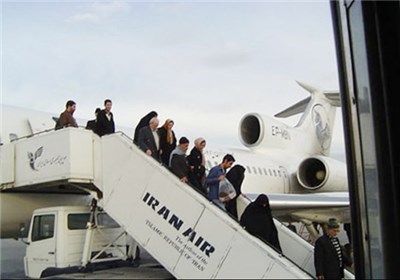 هواپیمای حامل نخستین کاروان حجاج ایرانی در فرودگاه امام(ره) به زمین نشست