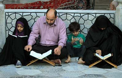 رزق حلال و انس والدین با قرآن نقش مهمی در تربیت دینی فرزندان دارد 