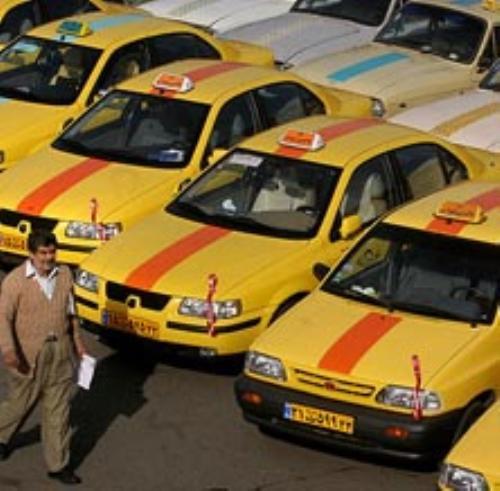 اجرای طرح کتابخوانی "یار مهربانم سلام" در تاکسی های تبریز  