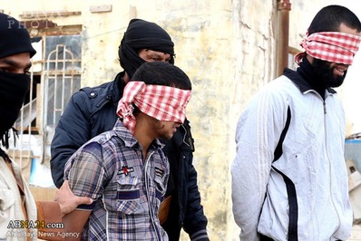 اعدام فجیع دوجوان به دست داعش+تصاویر