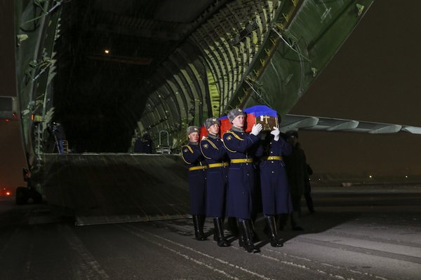 استقبال از پیکر خلبان سوخوی ۲۴ روسیه + عکس