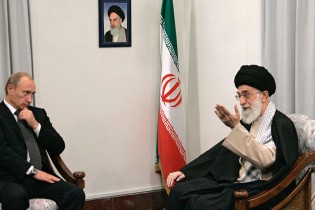 درانتالیا از پوتین خواستند فقط با رییس جمهور ملاقات کند اما او مستقیم به دیداررهبری رفت/پوتین نشان داد که دیدار با رهبرمعظم انقلاب فراتر از همه پروتکلهای سیاسی است/منافع مشترک ایران وروسیه  باعث ایجاد یک پیوند علیه سیاستهای امریکا شده است