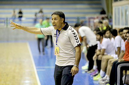 سرمربي تيم ملي هندبال  خبرنگاران را پيچاند!