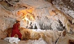 غارهای نمکی گرمسار باید به خوبی به گردشگران معرفی شود