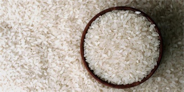 توجیهات خریدار عمده برنج‌های تاریخ گذشته/ مهر تأیید سازمان غذا و دارو پای برنج‌ها/ از خریداران تعهد گرفتم برنج‌ها پیش از انقضا مصرف شود/ مشتری ۸۲ هزار تن را دارم؛ بانک‌ها در بین متقاضیان