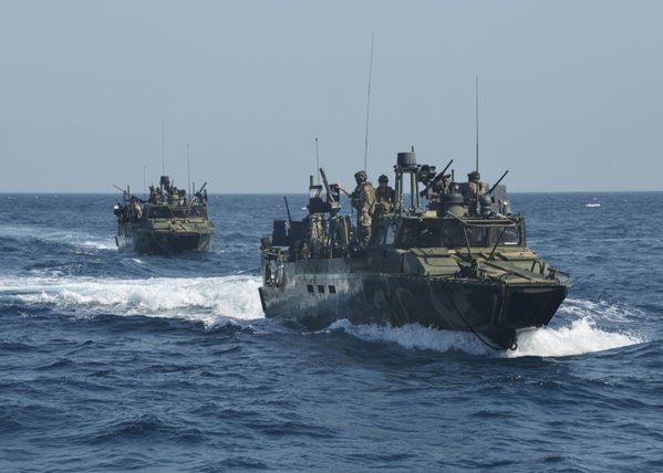 ١٠ نظامی آمریکایی  در خلیج فارس بازداشت شدند