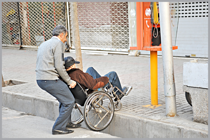 همه دغدغه‌های یک زوج معلول/ از کهریزک تهران تا رستگاری مشهد
