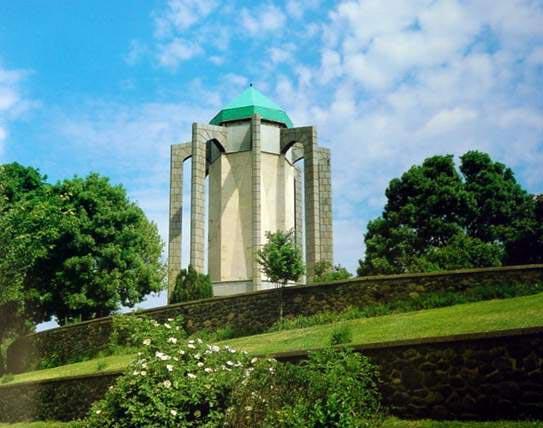باباطاهر شاعر دوبیتی سرای ایران با علاقمندان بی شمار درایران و جهان