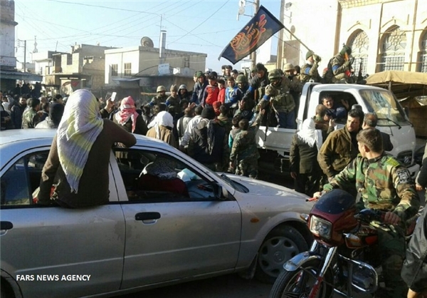 تصاویری از داخل شهر آزاد شده «نبل»/ استقبال مردم از رزمندگان مقاومت/ چرا شکست حصر نبل و الزهرا بسیار اهمیت دارد؟