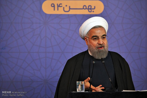 روحانی: من در برابر این همه تواضع رهبری سر فرود می آورم/ مگر ما برجام را آوردیم؛ خدا برجام را آورد/ سرداران در عراق و سوریه ایستادگی نمی‌کردند، امنیتی نداشتیم که مذاکره کنیم