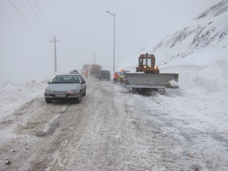 بارش برف در جاده هاي مشهد- تربت حیدریه و مشهد- نیشابور