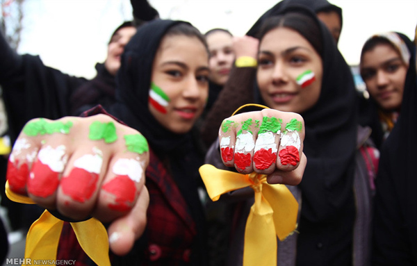 عکس/ مشت دختران ایران بر دهان دشمنان 