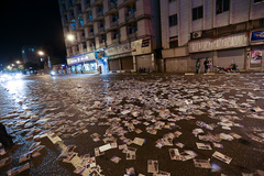 شهرداری مهران به تنهایی در حال پاکسازی شهر است