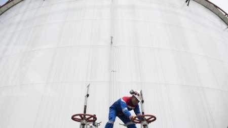  اندونزی چشم به همکاری ایران برای رساندن ذخیره سوخت به ۳۰ روز دارد