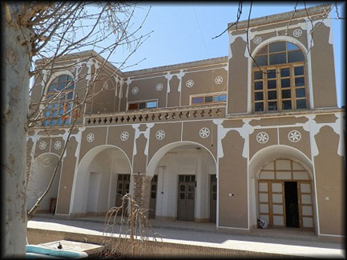 نورپردازی و مرمت خانه باغ صالحی هرات در شهرستان خاتم