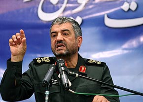 تهدید نظامی و امنیتی علیه انقلاب و ملت ایران کارساز نیست/‌ برخی عواملی داخلی تهدید و خطر اصلی ‌برای انقلاب ‌‌‌هستند
