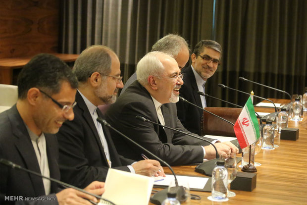 دیدار ظریف با مشاور نخست وزیر پاکستان 