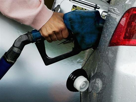 مصرف بنزین رکورد شکست/ ۹۹ میلیون لیتر در اولین روز تعطیلات نوروزی