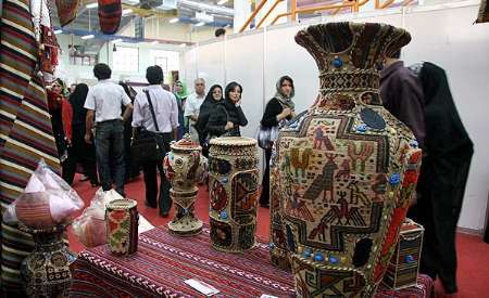 ارائه بیش از ۷۰۰ نوع اقلام صنایع دستی ۲۱ استان کشور در دومین نمایشگاه ملی سوغات سفر و زیارت