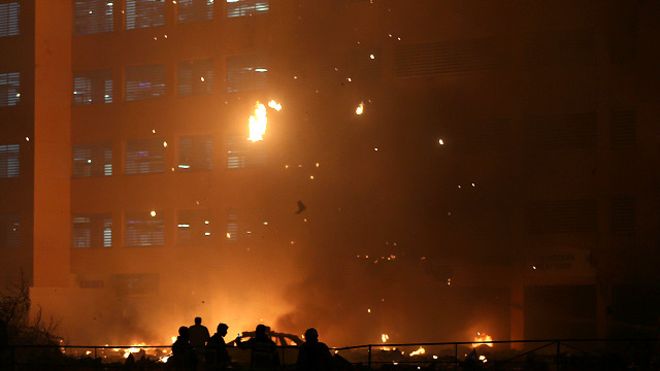 آتش سوزی وسیع دربرج مسکونی در امارات + فیلم