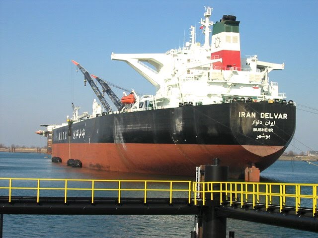 صادرات نفت خام ایران به ۲.۲ میلیون بشکه در روز رسید/ خرسندی مسئولان دولتی‌ از افزایش «خام‌فروشی»    