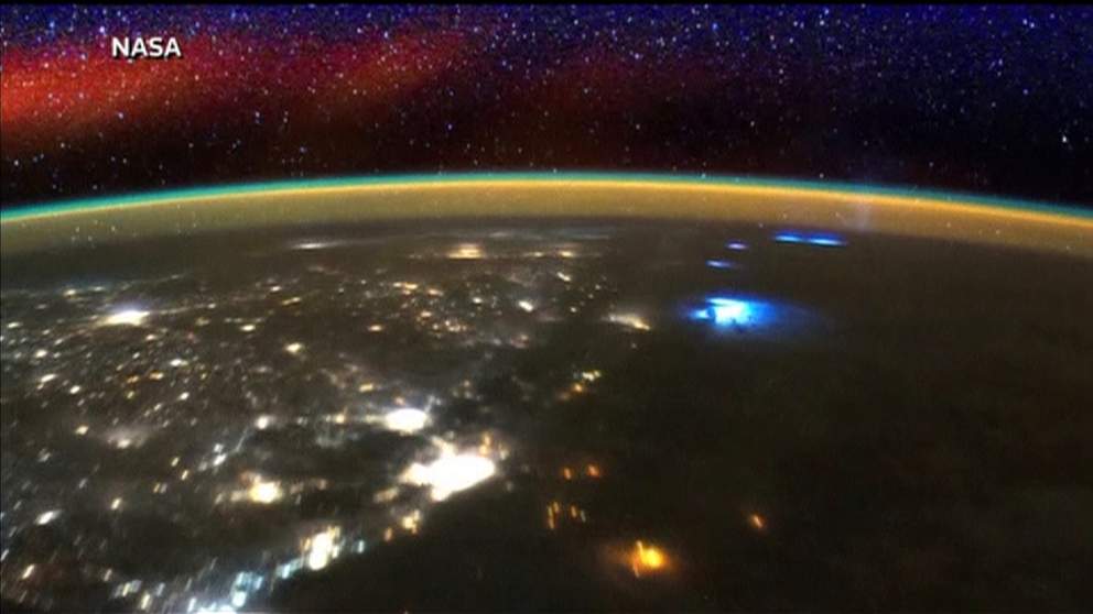 فیـلم / فیلم برداری ایستکاه فضایی بین المللی از آسمان شب
