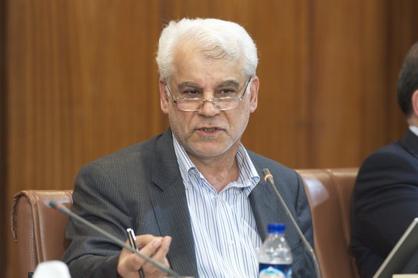 انتقاد بهمنی از مدیریت نقدینگی توسط بانک مرکزی