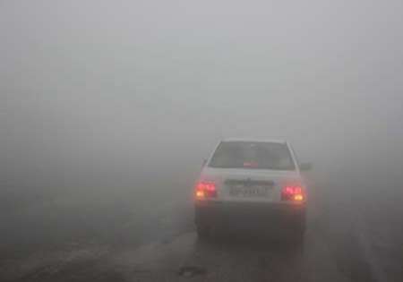 جاده‌های استان مه آلود و لغزنده است